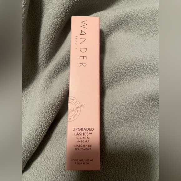 Custom make up & beauty deluxe 11 sample bag w/3 bonus full size items(1… - Picture 3 of 16